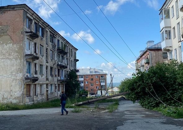 Смертью человека и поваленными столбами закончился ураган в Серове