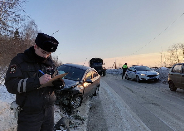 В ДТП возле кладбища в Серове пострадали два человека