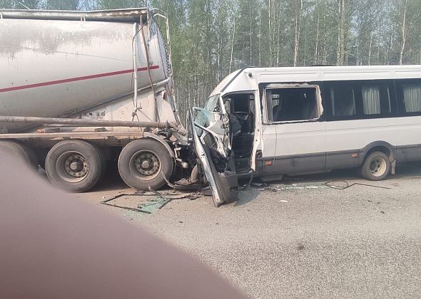 На серовском тракте из-за задымления произошло массовое ДТП. Погиб водитель "ГАЗели". Водителей просят не выезжать на автодорогу