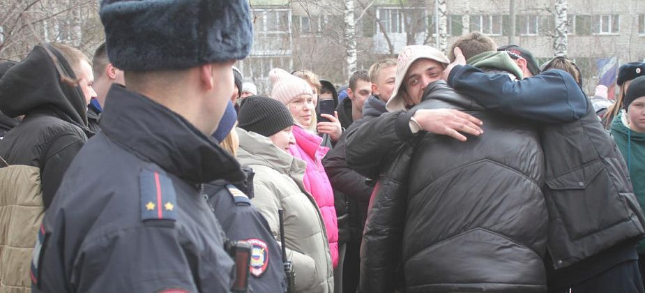 В Серове прошла первая отправка в армию в рамках весеннего призыва 2025 года