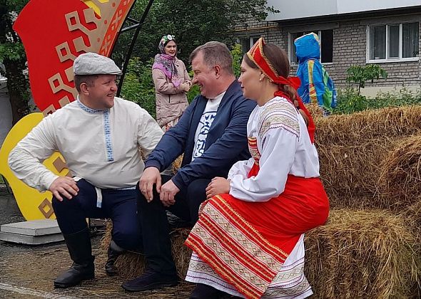 Праздничные хлопоты. Мэр города совершил деловую прогулку по «Серовскому Арбату»