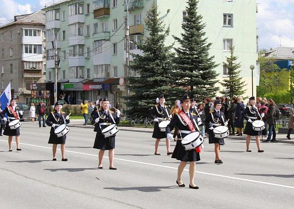 Праздничным шествием и запуском фонтана в Серове отпразднуют последние звонки