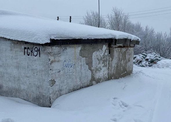 Несанкционированная свалка мусора образовалась в гаражах на Первом разъезде