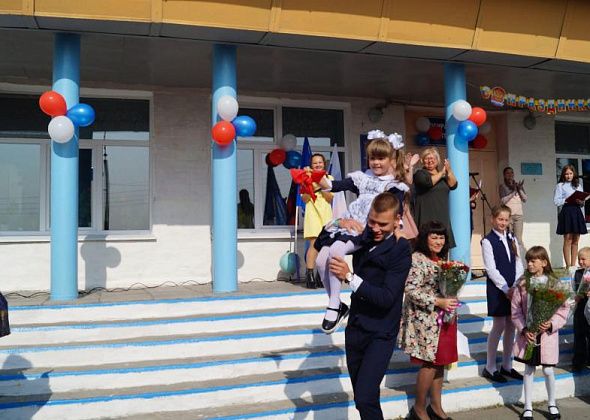 Герои дня - первоклашки