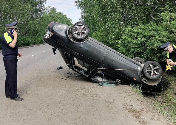 В результате ДТП в Серове перевернулась «Приора». Пострадал непристегнутый пассажир