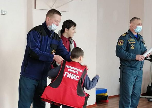 Воспитанникам серовской школы-интерната рассказали о безопасности на суше и на воде 