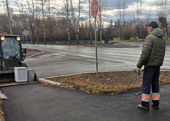 В Серове вышедшие из строя урны меняют на новые