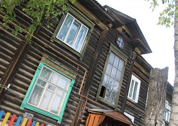"Где нам потом жить?". Серовчане считают, что управляющая компания плохо обслуживает столетний дом