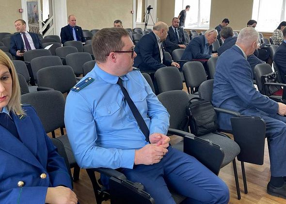 "Мне было бы приятно продолжить дальше работать". Дума Серова рассмотрела представление в отношении мэра