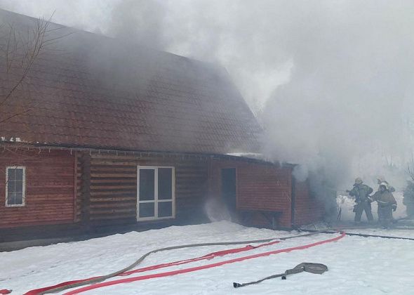 В районе городского пруда горел жилой дом. Пострадавших нет