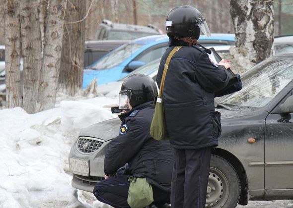 В Серове, из-за плановой тренировки, перекрывали движение автомобилей и пешеходов по улице Карла Маркса