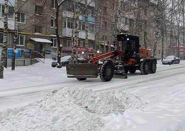 На очистке серовских тротуаров и дорог работают 19 единиц техники