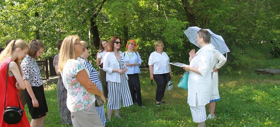 «Труженик душою не фальшивит». В Серове прошла авторская экскурсия о культурной жизни города