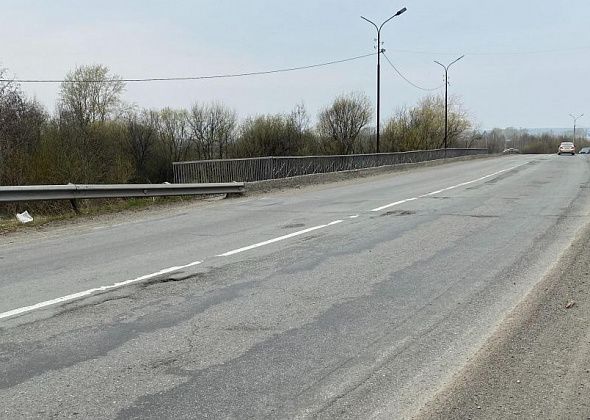 Автомобилисты и пешеходы недовольны состоянием автомобильного моста через Какву