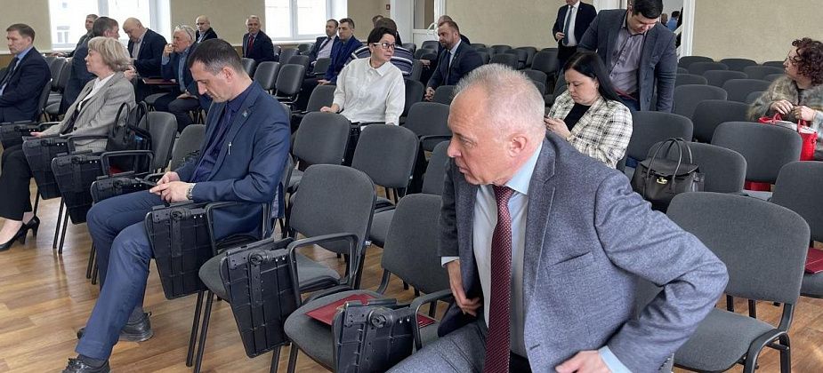 “Информация не была предоставлена”. Депутаты Серова - о заседании, на котором решалась судьба главы