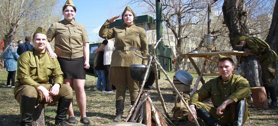 Допрос немецкого генерала, метание гранаты и звон колоколов. Серовчане отметили 77-летие Победы