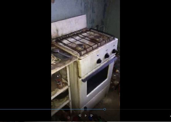 В Серове газовики, приехав по жалобе на запах газа, обнаружили захламленную квартиру, самовольно подключенную к сетям