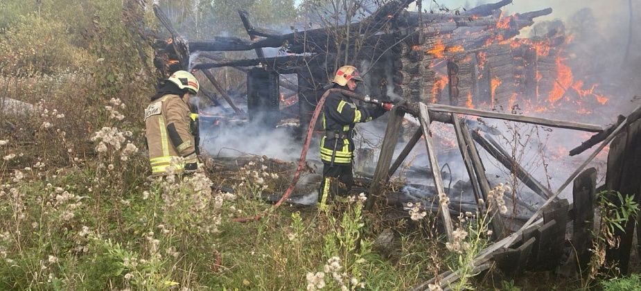 В Филькино горел заброшенный дом, а в поселке Энергетиков - матрас