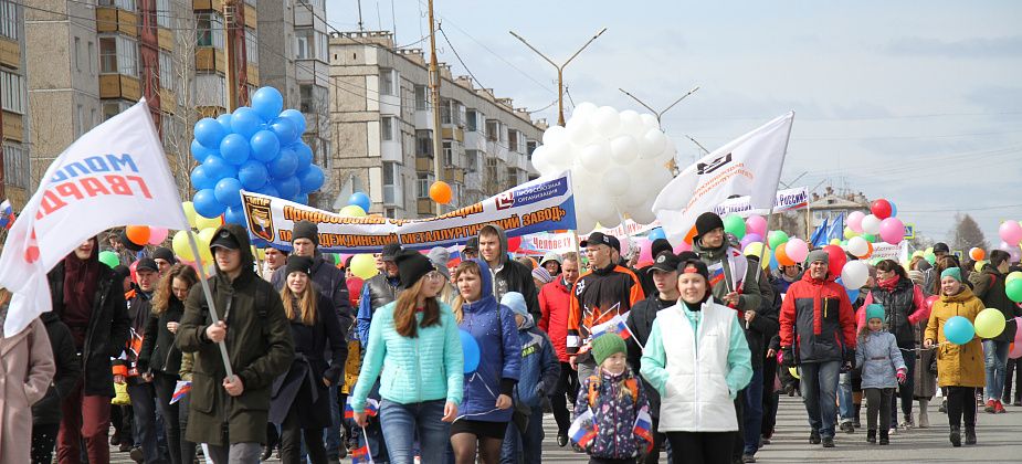 Серовчане вышли на первомайскую демонстрацию