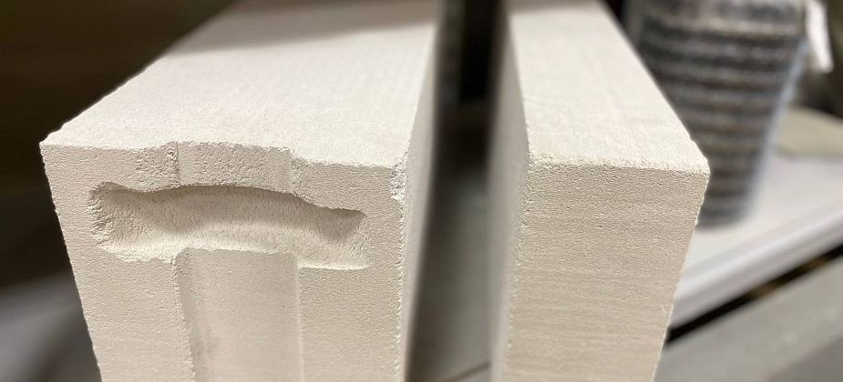 Пористый внутри, но крепкий снаружи - так характеризуют газобетонный блок