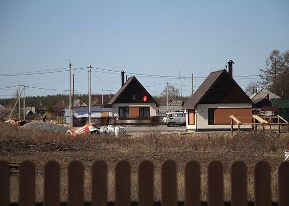 «Люди долго в себя приходили». Как живет Сосьва через год после пожара, уничтожившего часть поселка