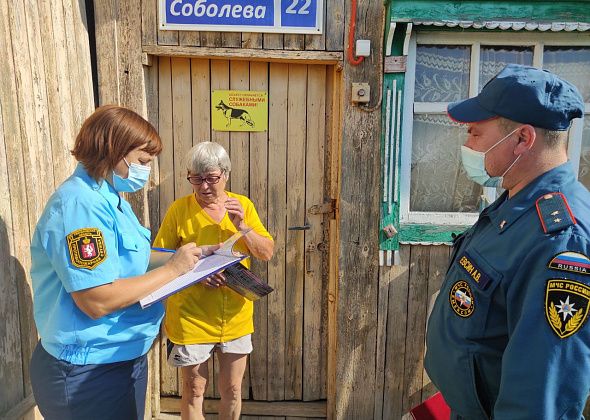 После гибельного пожара огнеборцы провели рейд в селе Филькино