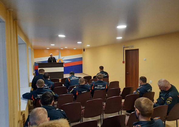 В Серове священники поздравили огнеборцев с Днем спасателя и Новым годом