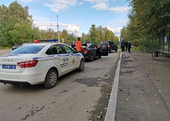 Две иномарки не поделили дорогу у Центра занятости в Серове