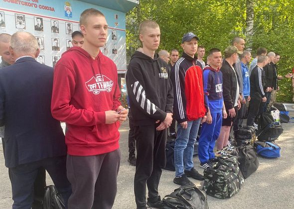 “Не забывайте писать родным и близким.” В Серове состоялась очередная отправка призывников-срочников