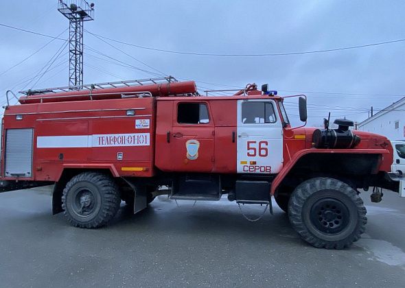 В Серове в минувшие выходные горели мусор и комната в общежитии